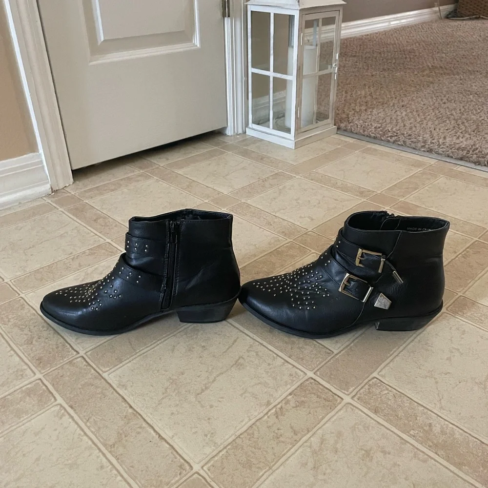 Forever 21 Rocker Boots - Picture 2 of 3